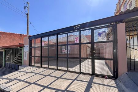 Casa para alugar com 55m², 1 quarto e 1 vagaFachada + plaquinha