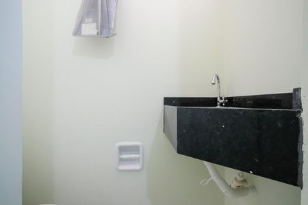 Banheiro da suíte de casa para alugar com 2 quartos, 56m² em São José, São Caetano do Sul