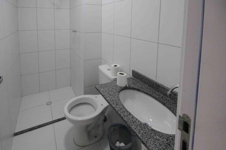 Casa para alugar com 38m², 2 quartos e 1 vaga Casa para alugar com 38m², 2 quartos e 1 vagaBanheiro