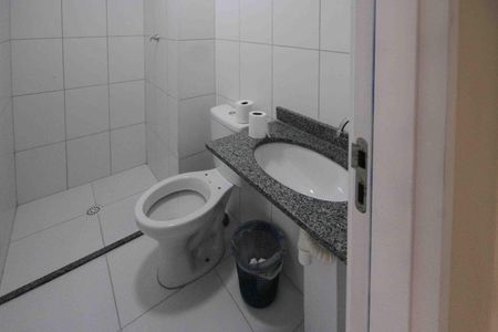 Casa para alugar com 38m², 2 quartos e 1 vaga Casa para alugar com 38m², 2 quartos e 1 vagaBanheiro