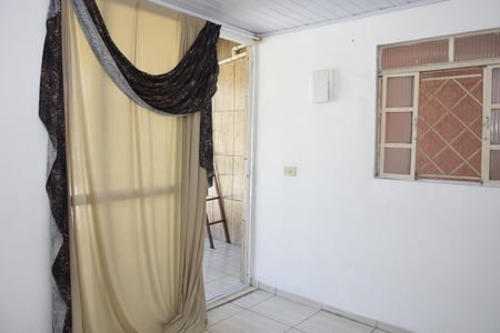 Sala de casa para alugar com 1 quarto, 50m² em Jardim Guaruja, Embu das Artes