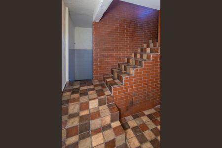 1º andar - Sala - Acesso ao 2º andar de casa de condomínio para alugar com 3 quartos, 200m² em Vila Kosmos, Rio de Janeiro