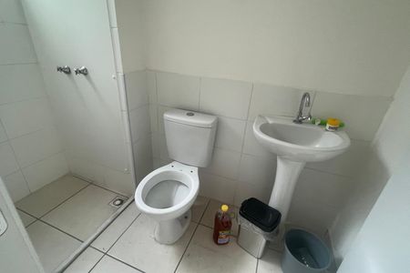 Banheiro de apartamento para alugar com 2 quartos, 41m² em Parque Sarapuí, Duque de Caxias