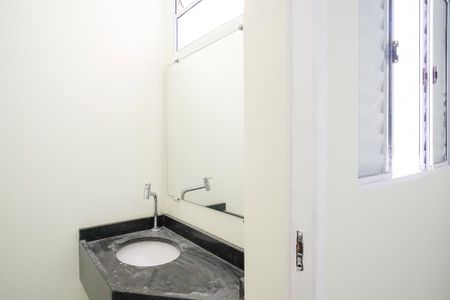 Casa para alugar com 54m², 1 quarto e sem vagaBanheiro da suíte