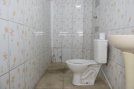 Banheiro de casa para alugar com 1 quarto, 45m² em Jardim Guaruja, Embu das Artes