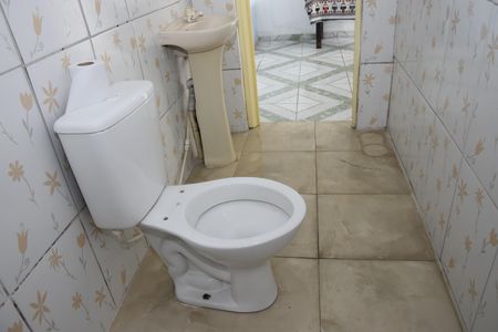 Banheiro de casa para alugar com 1 quarto, 45m² em Jardim Guaruja, Embu das Artes