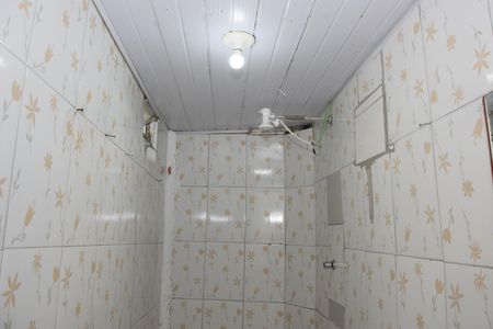 Banheiro de casa para alugar com 1 quarto, 45m² em Jardim Guaruja, Embu das Artes