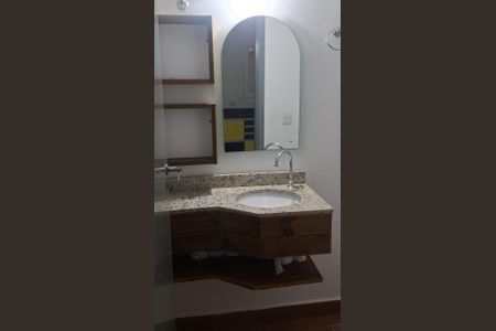 Casa para alugar com 59m², 2 quartos e 2 vagasBanheiro