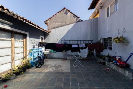 Casa à venda com 270m², 4 quartos e 2 vagas Casa à venda com 270m², 4 quartos e 2 vagasQuintal