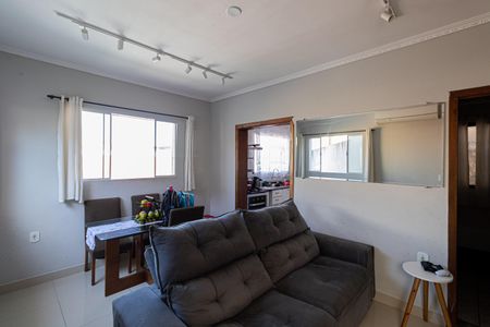 Casa à venda com 270m², 4 quartos e 2 vagas Casa à venda com 270m², 4 quartos e 2 vagasSala
