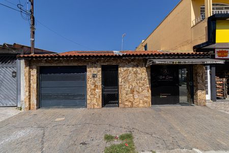 Casa à venda com 270m², 4 quartos e 2 vagas Casa à venda com 270m², 4 quartos e 2 vagasFachada