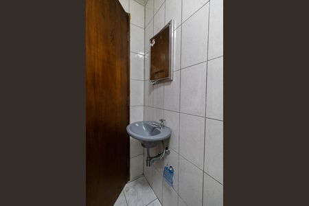 Casa à venda com 270m², 4 quartos e 2 vagas Casa à venda com 270m², 4 quartos e 2 vagasBanheiro de Serviço