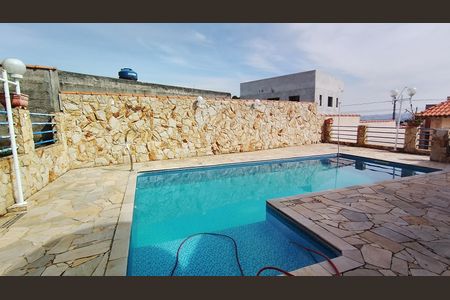 Picina de casa para alugar com 4 quartos, 144m² em Sesc, Suzano