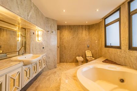 Apartamento à venda com 509m², 3 quartos e 6 vagasBanheiro da Suíte 3