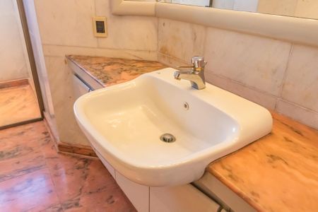 Apartamento à venda com 509m², 3 quartos e 6 vagasBanheiro da Suíte 2