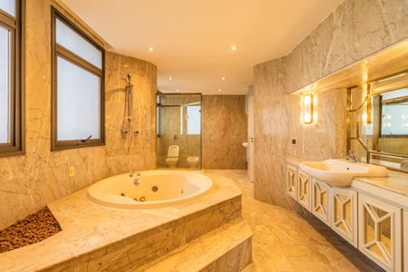 Apartamento à venda com 509m², 3 quartos e 6 vagasBanheiro da Suíte 3