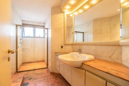 Apartamento à venda com 509m², 3 quartos e 6 vagasBanheiro da Suíte 2