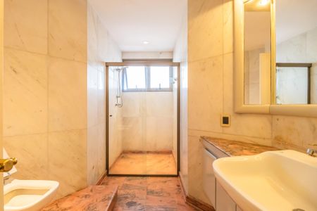 Apartamento à venda com 509m², 3 quartos e 6 vagasBanheiro da Suíte 2