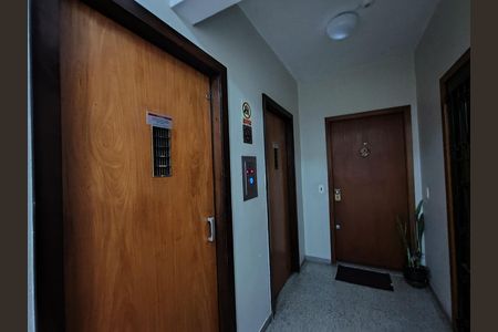 Apartamento à venda com 67m², 2 quartos e sem vaga Apartamento à venda com 67m², 2 quartos e sem vagaElevador