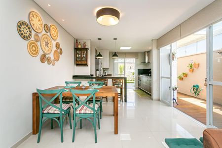 Casa para alugar com 130m², 3 quartos e 2 vagasSala