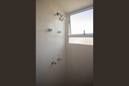 Apartamento para alugar com 47m², 2 quartos e 2 vagas Apartamento para alugar com 47m², 2 quartos e 2 vagasBanheiro da Suíte 1