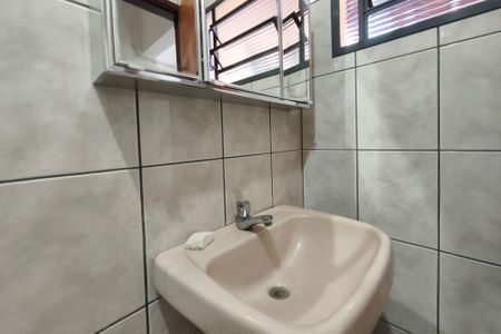 Casa à venda com 187m², 2 quartos e 2 vagasEdícula - Banheiro