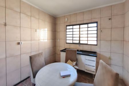 Casa à venda com 187m², 2 quartos e 2 vagasEdícula - Cozinha