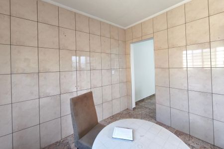 Casa à venda com 187m², 2 quartos e 2 vagasEdícula - Cozinha