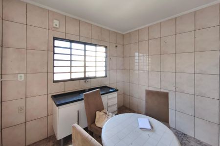 Casa à venda com 187m², 2 quartos e 2 vagasEdícula - Cozinha