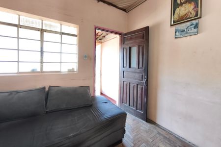 Casa à venda com 187m², 2 quartos e 2 vagasSala