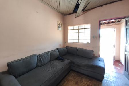 Casa à venda com 187m², 2 quartos e 2 vagasSala