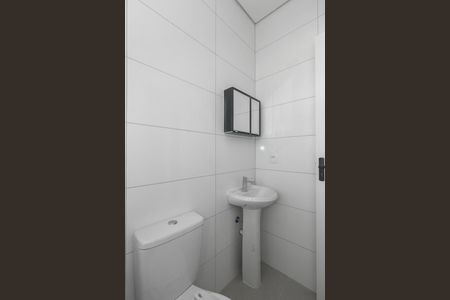 Banheiro de apartamento para alugar com 1 quarto, 26m² em Costa E Silva, Porto Alegre