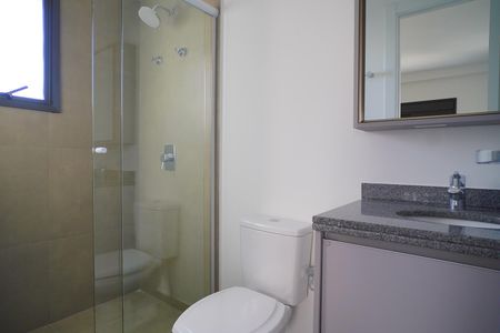 Banheiro  de kitnet/studio para alugar com 1 quarto, 44m² em São João, Porto Alegre