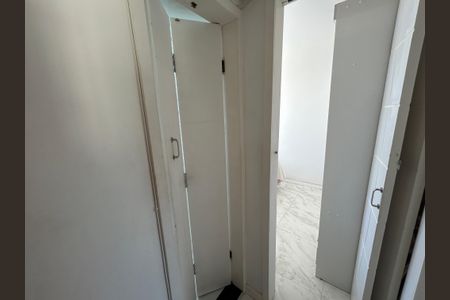 Apartamento à venda com 57m², 2 quartos e 1 vagaDetalhe do banheiro