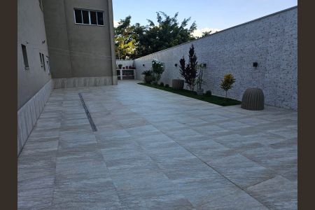 Casa de condomínio à venda com 978m², 5 quartos e 8 vagasQuintal