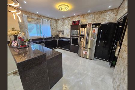 Cozinha de casa de condomínio à venda com 5 quartos, 978m² em Residencial Tambore, Barueri