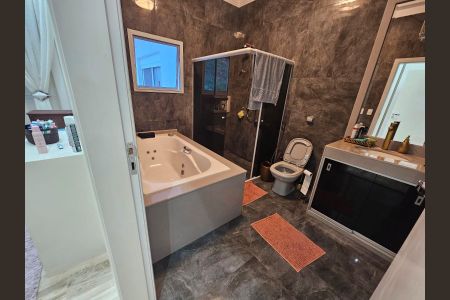 Casa de condomínio à venda com 978m², 5 quartos e 8 vagasBanheiro 4