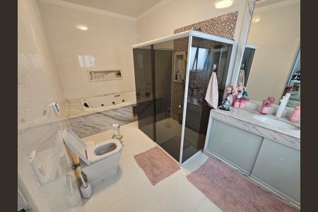 Casa de condomínio à venda com 978m², 5 quartos e 8 vagasBanheiro 3
