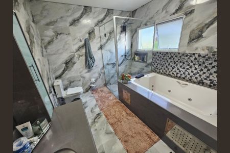 Casa de condomínio à venda com 978m², 5 quartos e 8 vagasBanheiro 1