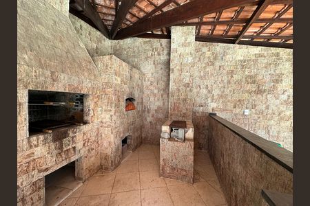 Casa de condomínio para alugar com 270m², 3 quartos e 4 vagas Casa de condomínio para alugar com 270m², 3 quartos e 4 vagasChurrasqueira