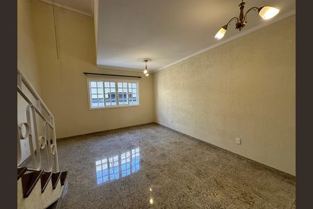 Casa de condomínio para alugar com 270m², 3 quartos e 4 vagas Casa de condomínio para alugar com 270m², 3 quartos e 4 vagasSala de Jantar