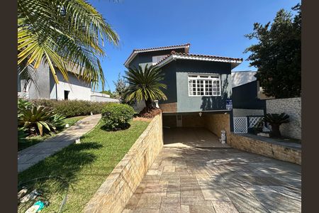 Casa de condomínio para alugar com 270m², 3 quartos e 4 vagas Casa de condomínio para alugar com 270m², 3 quartos e 4 vagasFachada