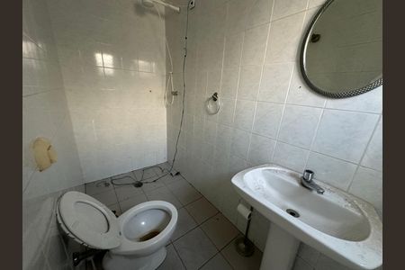 Casa de condomínio para alugar com 270m², 3 quartos e 4 vagas Casa de condomínio para alugar com 270m², 3 quartos e 4 vagasBanheiro de serviço