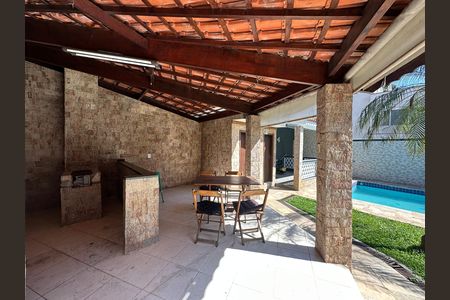 Casa de condomínio para alugar com 270m², 3 quartos e 4 vagas Casa de condomínio para alugar com 270m², 3 quartos e 4 vagasChurrasqueira
