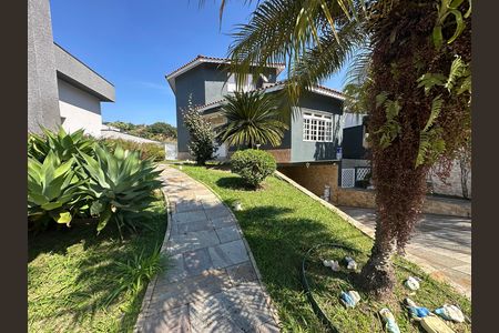 Casa de condomínio para alugar com 270m², 3 quartos e 4 vagas Casa de condomínio para alugar com 270m², 3 quartos e 4 vagasFachada