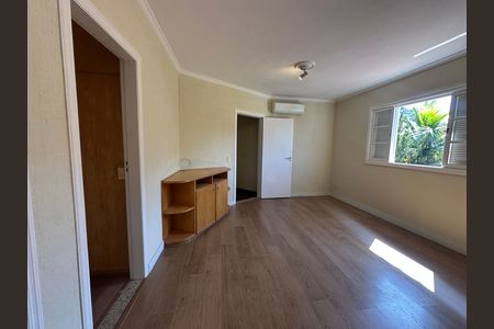 Casa de condomínio para alugar com 270m², 3 quartos e 4 vagas Casa de condomínio para alugar com 270m², 3 quartos e 4 vagasSuíte