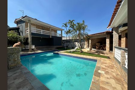 Casa de condomínio para alugar com 270m², 3 quartos e 4 vagas Casa de condomínio para alugar com 270m², 3 quartos e 4 vagasPiscina
