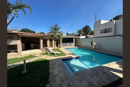 Casa de condomínio para alugar com 270m², 3 quartos e 4 vagas Casa de condomínio para alugar com 270m², 3 quartos e 4 vagasPiscina