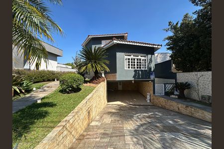 Casa de condomínio para alugar com 270m², 3 quartos e 4 vagas Casa de condomínio para alugar com 270m², 3 quartos e 4 vagasFachada