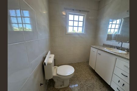 Casa de condomínio para alugar com 270m², 3 quartos e 4 vagas Casa de condomínio para alugar com 270m², 3 quartos e 4 vagasBanheiro da Suíte